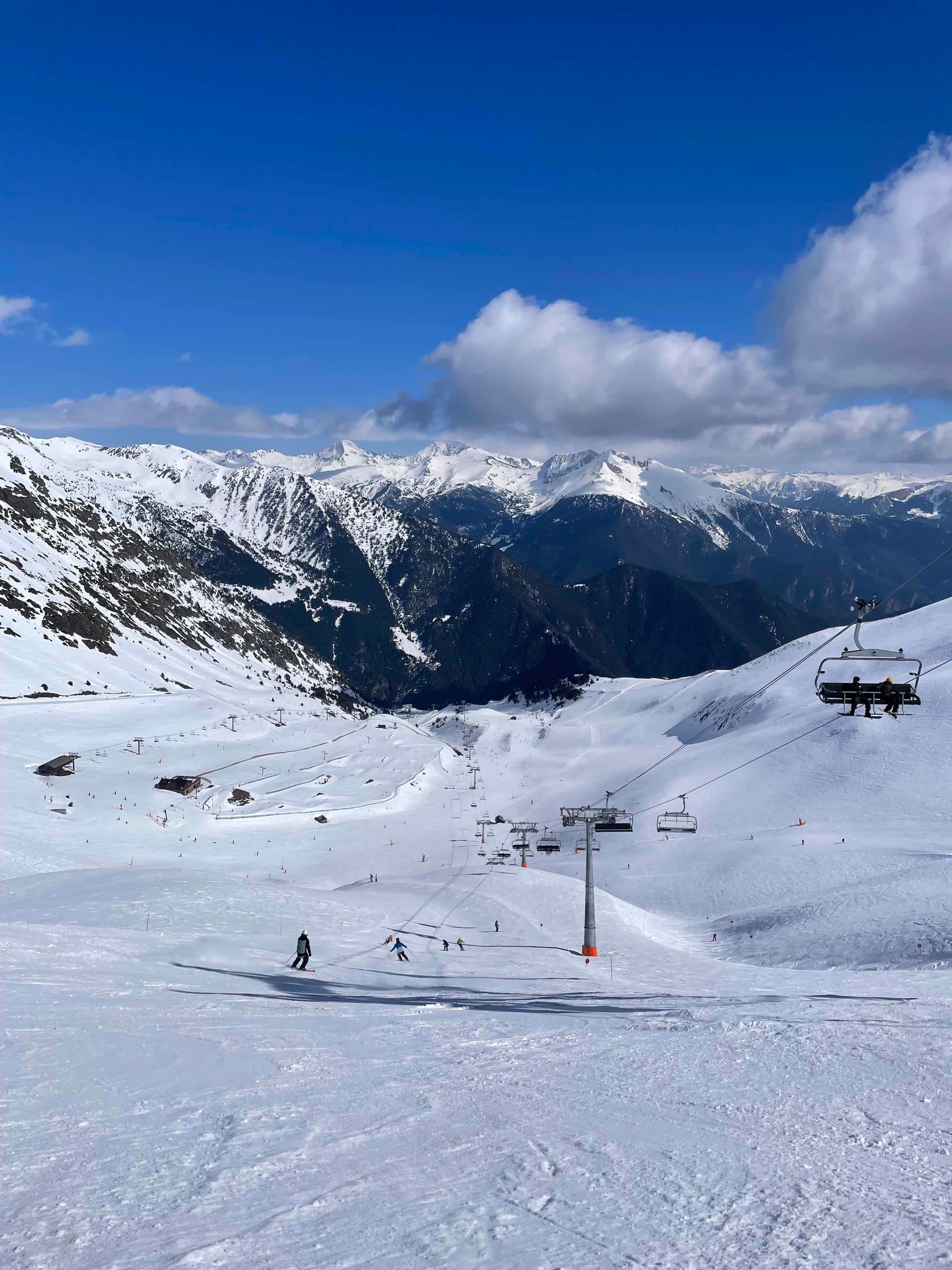 Grupo de Momentos en la nieve, invierno 2025/2026 — Momentos Snow